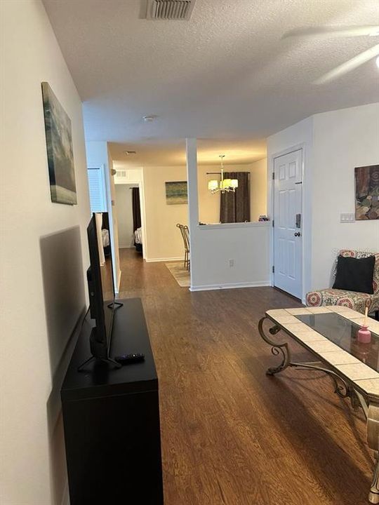 For Rent: $1,900 (3 beds, 2 baths, 1245 Square Feet)