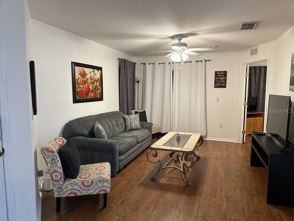 For Rent: $1,900 (3 beds, 2 baths, 1245 Square Feet)