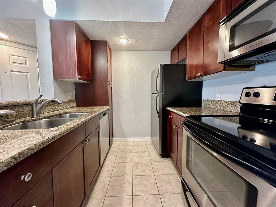 For Rent: $1,700 (2 beds, 2 baths, 988 Square Feet)