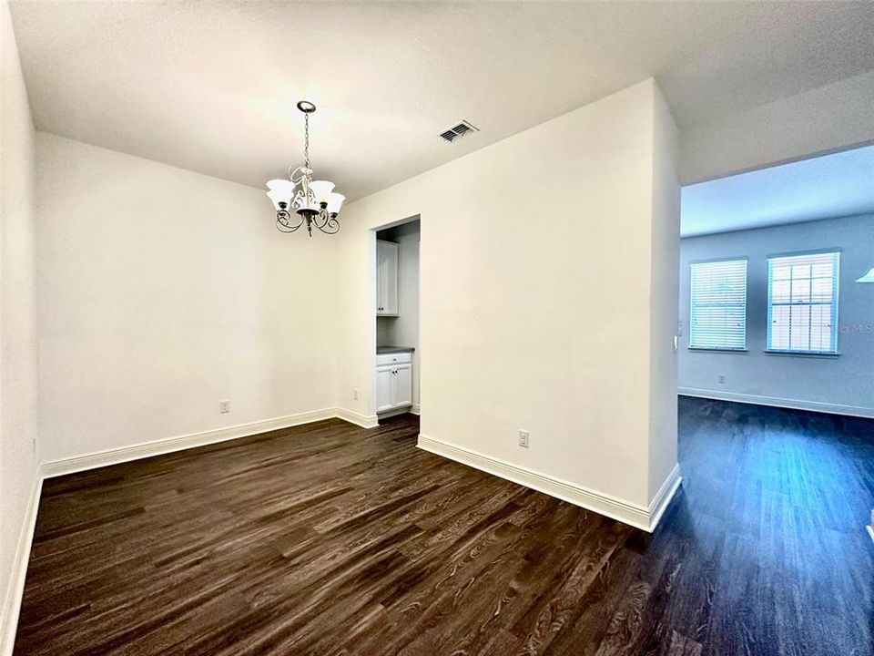 For Rent: $2,800 (3 beds, 2 baths, 1936 Square Feet)