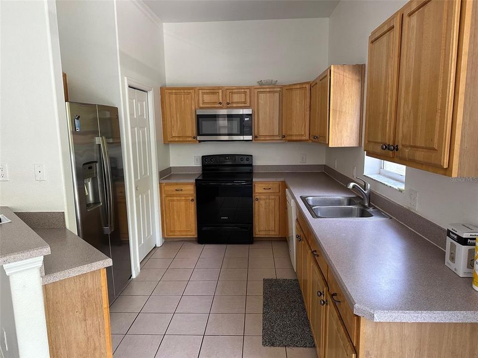 For Rent: $2,250 (3 beds, 3 baths, 1793 Square Feet)