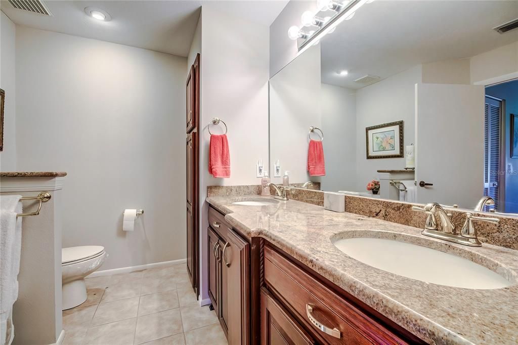 For Sale: $374,900 (2 beds, 2 baths, 1835 Square Feet)