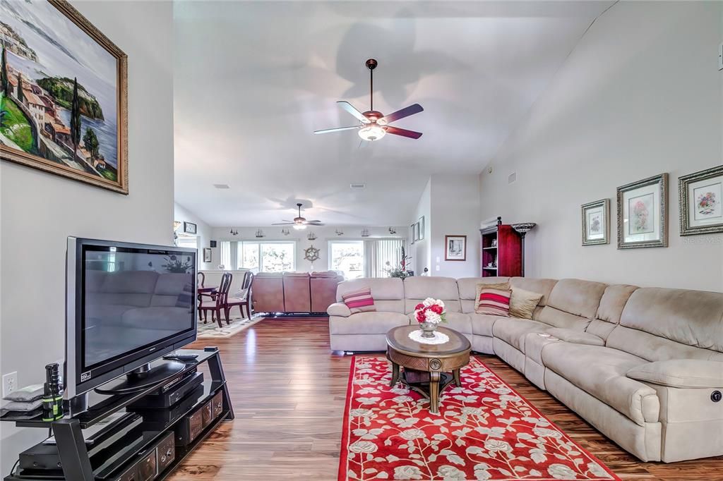 For Sale: $374,900 (2 beds, 2 baths, 1835 Square Feet)