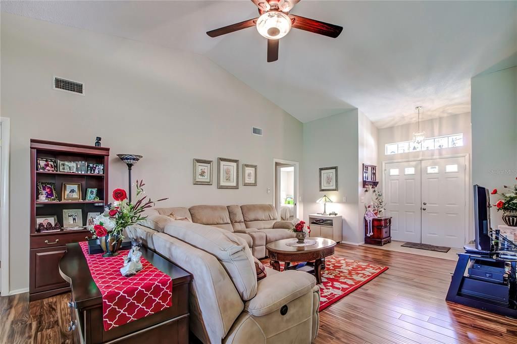 For Sale: $374,900 (2 beds, 2 baths, 1835 Square Feet)