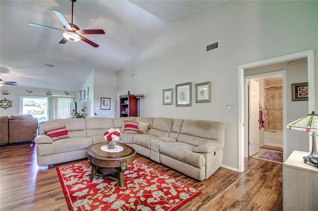 For Sale: $374,900 (2 beds, 2 baths, 1835 Square Feet)