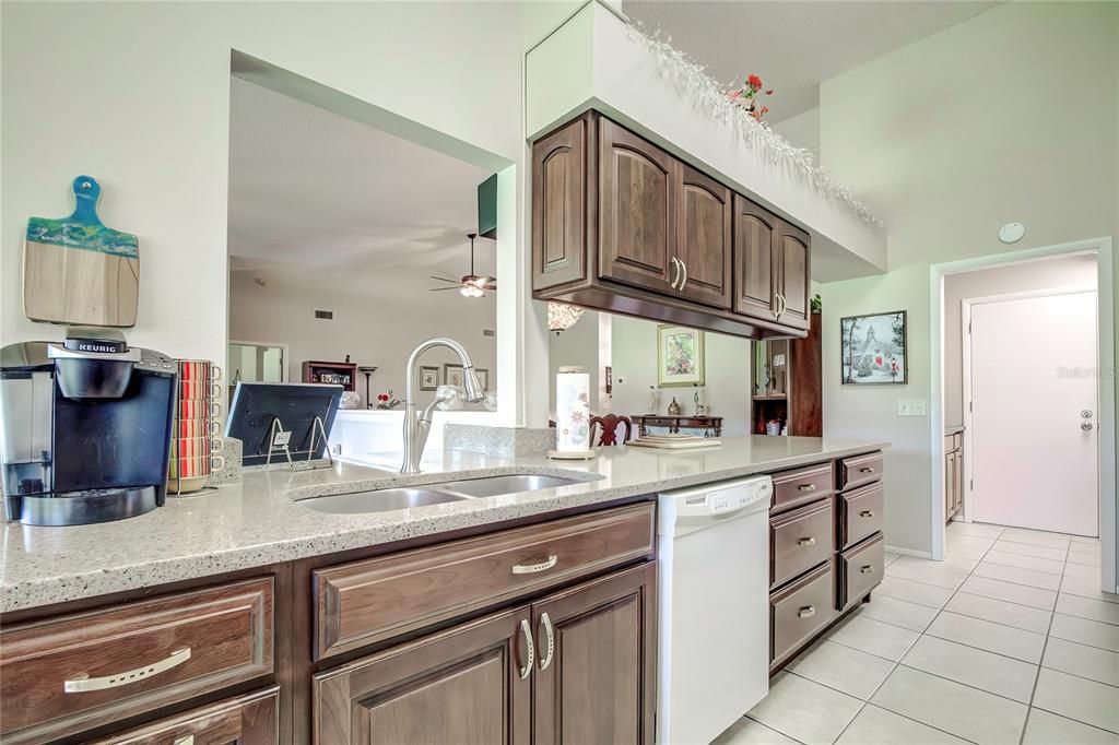 For Sale: $374,900 (2 beds, 2 baths, 1835 Square Feet)