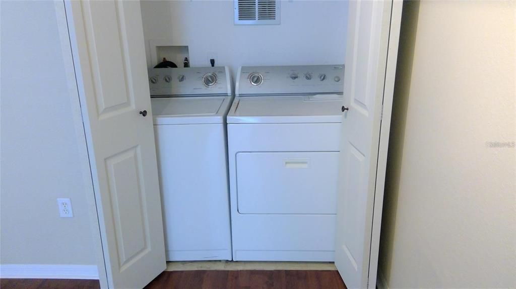 For Rent: $1,700 (1 beds, 1 baths, 904 Square Feet)