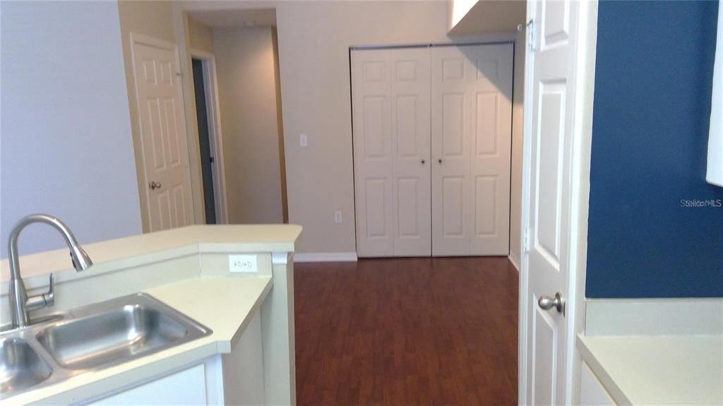 For Rent: $1,700 (1 beds, 1 baths, 904 Square Feet)