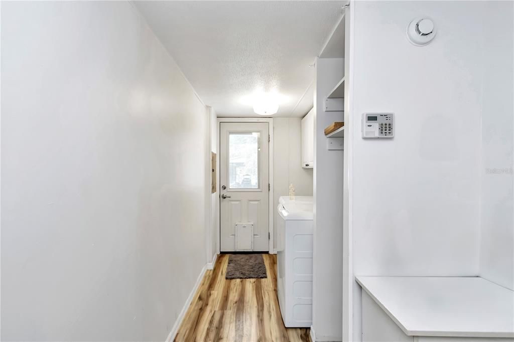 For Sale: $550,000 (3 beds, 2 baths, 1404 Square Feet)