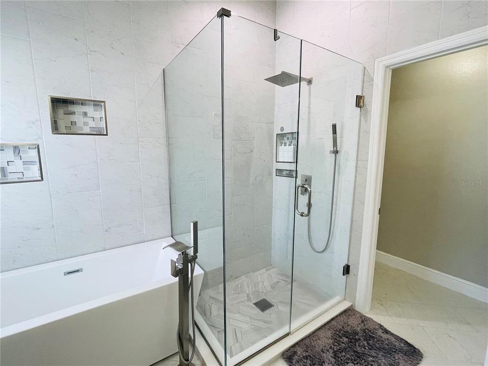 出租: $2,500 (4 贝兹, 2 浴室, 1938 平方英尺)