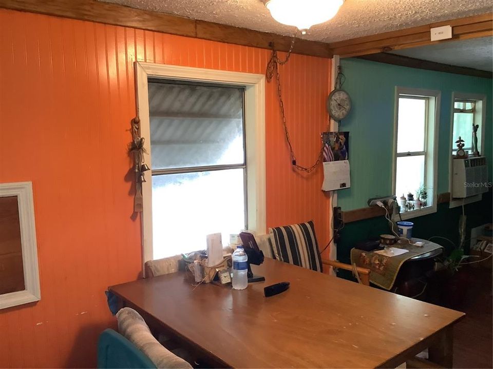 For Sale: $165,000 (1 beds, 2 baths, 864 Square Feet)