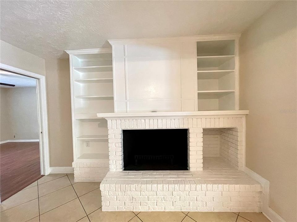 For Rent: $3,100 (4 beds, 2 baths, 2742 Square Feet)