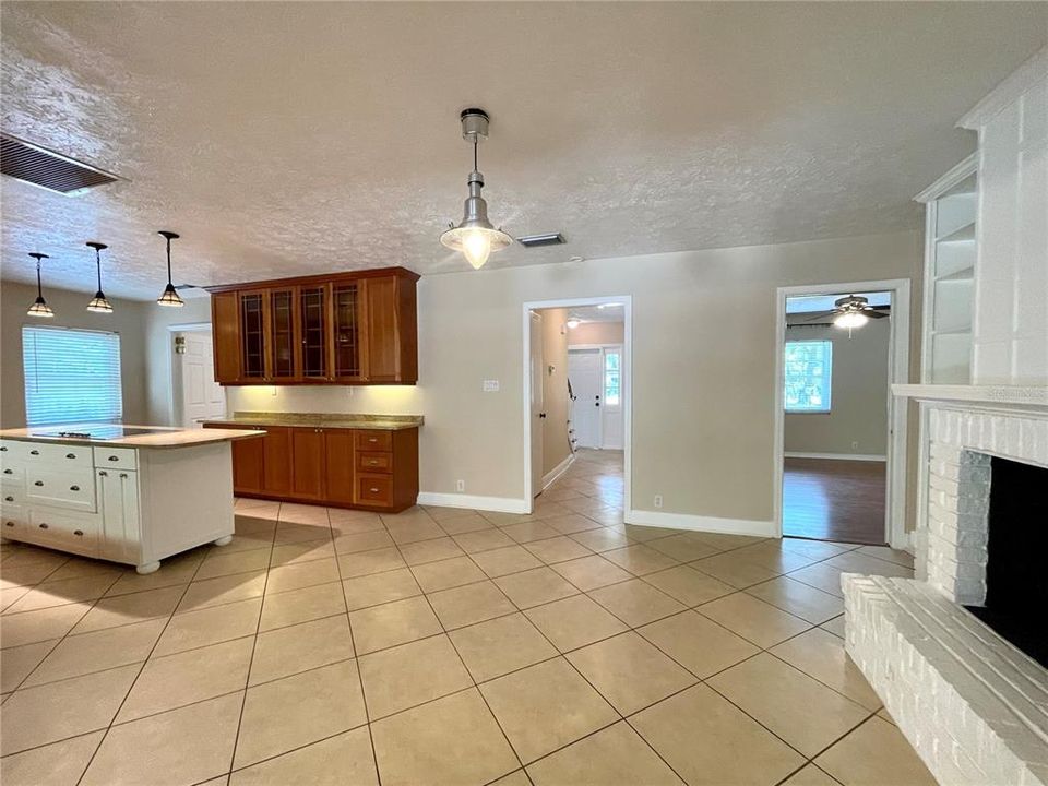 For Rent: $3,100 (4 beds, 2 baths, 2742 Square Feet)