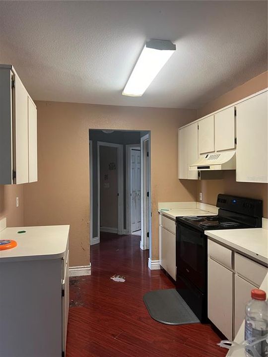 For Sale: $165,000 (2 beds, 2 baths, 888 Square Feet)