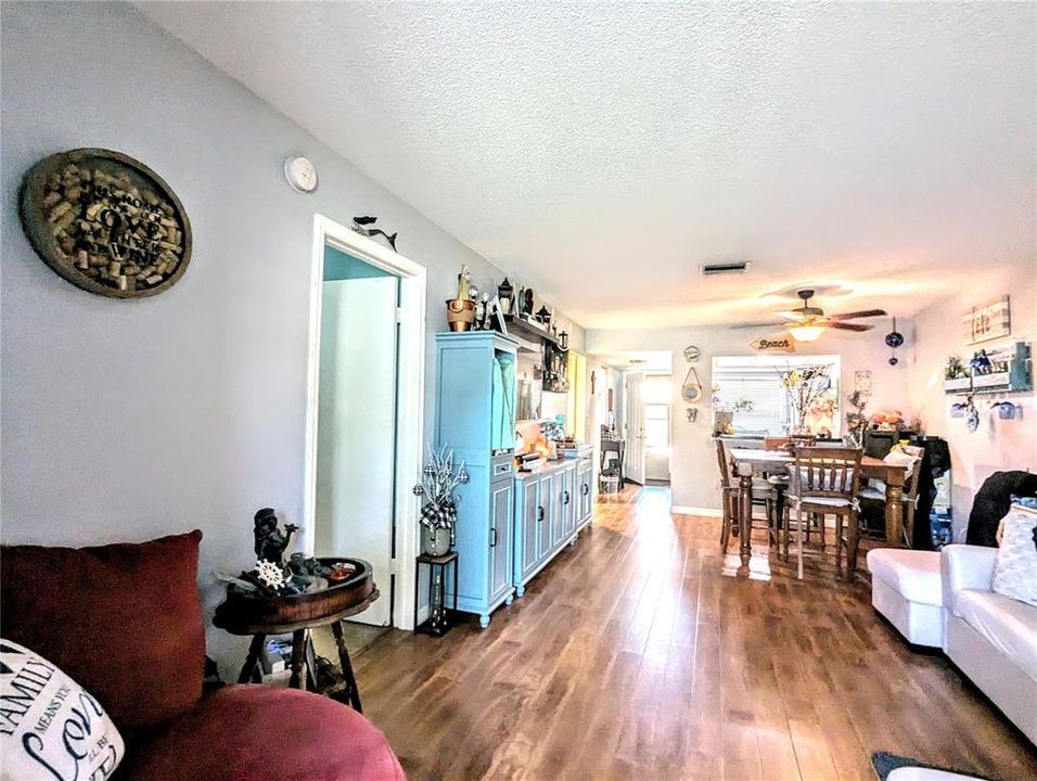 For Sale: $195,000 (2 beds, 2 baths, 950 Square Feet)