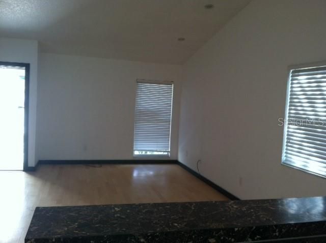 For Rent: $1,950 (2 beds, 2 baths, 987 Square Feet)