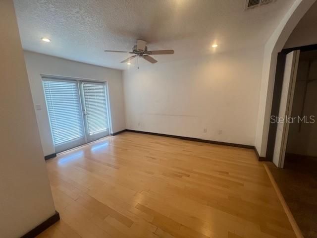 For Rent: $1,950 (2 beds, 2 baths, 987 Square Feet)