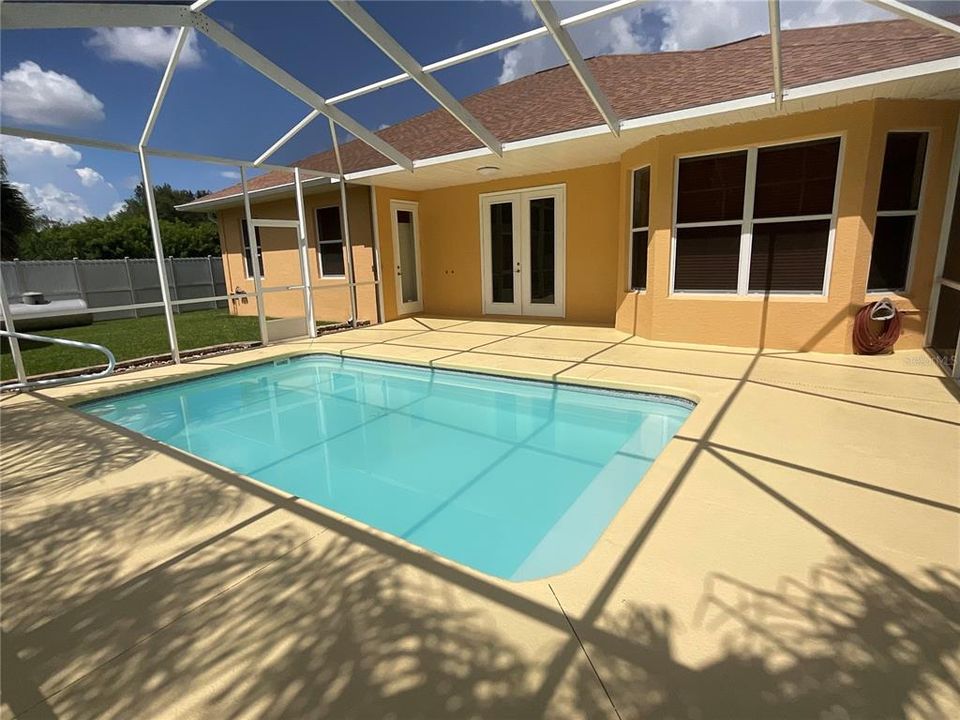 En Venta: $469,500 (4 camas, 2 baños, 2119 Pies cuadrados)