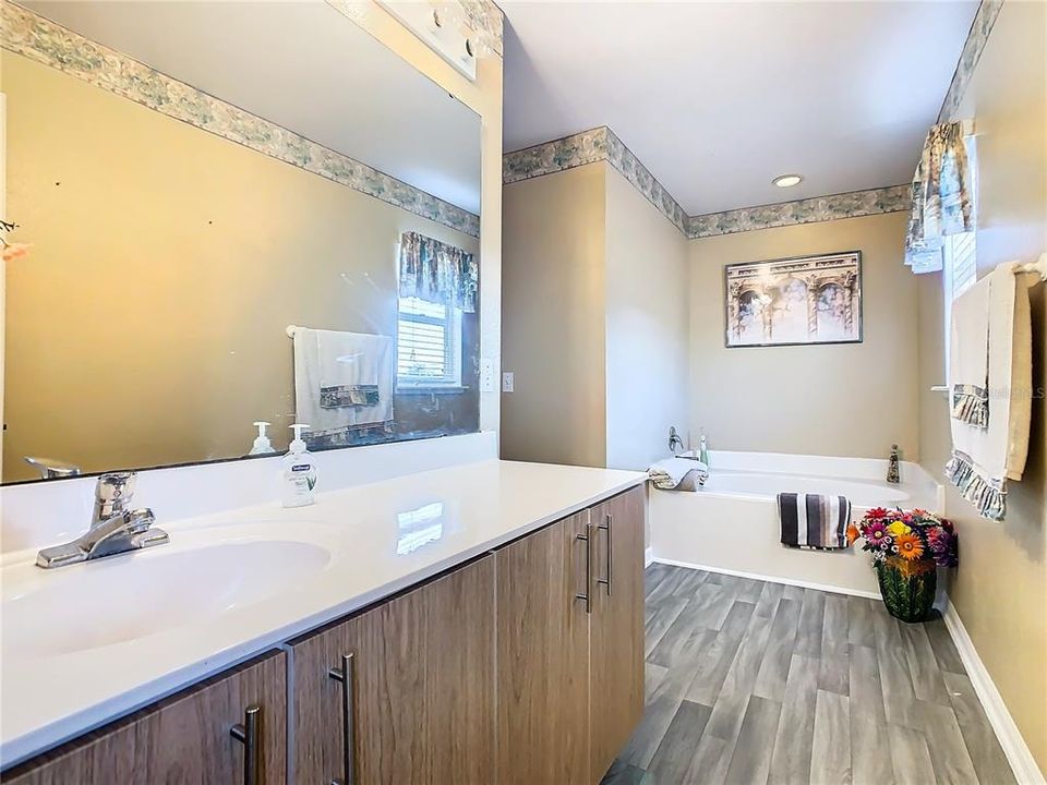 For Sale: $315,000 (4 beds, 2 baths, 2200 Square Feet)