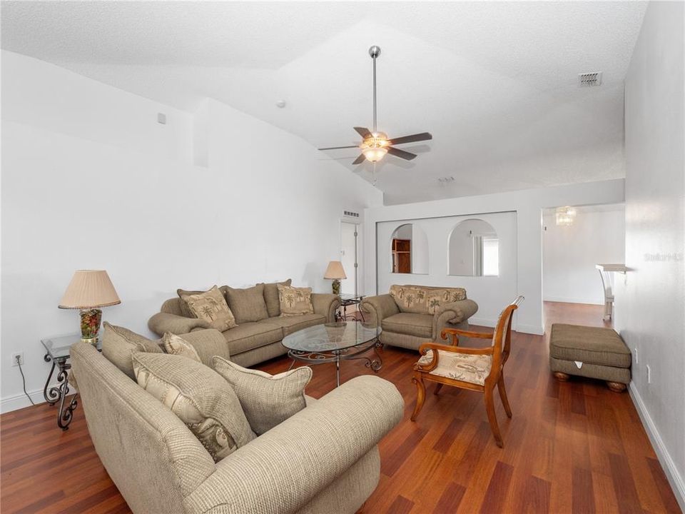 For Sale: $344,900 (3 beds, 2 baths, 1874 Square Feet)