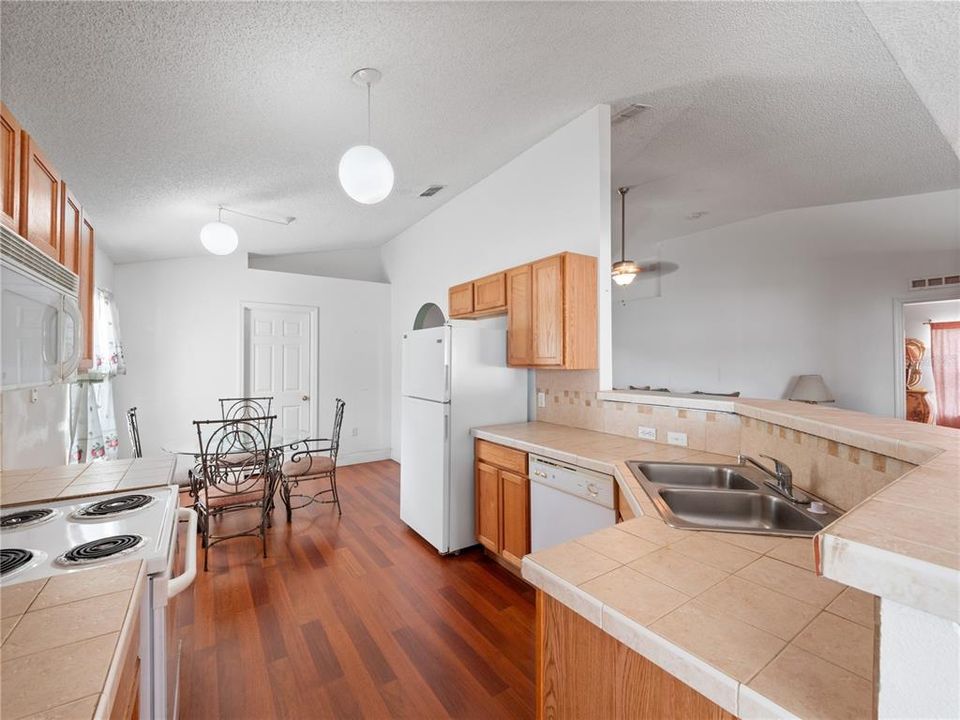 For Sale: $364,900 (3 beds, 2 baths, 1874 Square Feet)