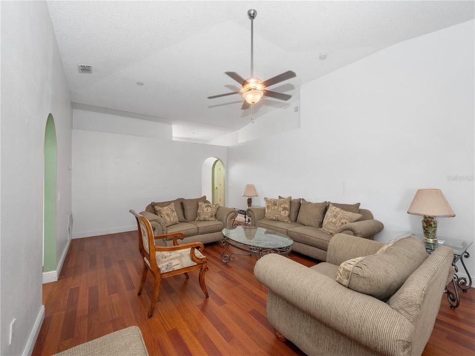 For Sale: $344,900 (3 beds, 2 baths, 1874 Square Feet)