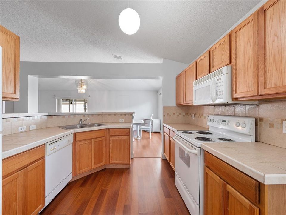 For Sale: $344,900 (3 beds, 2 baths, 1874 Square Feet)