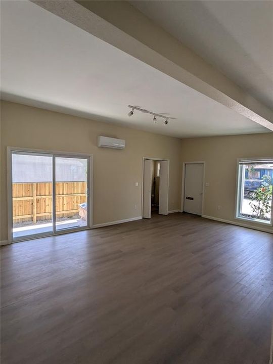 Active With Contract: $280,000 (3 beds, 2 baths, 1039 Square Feet)