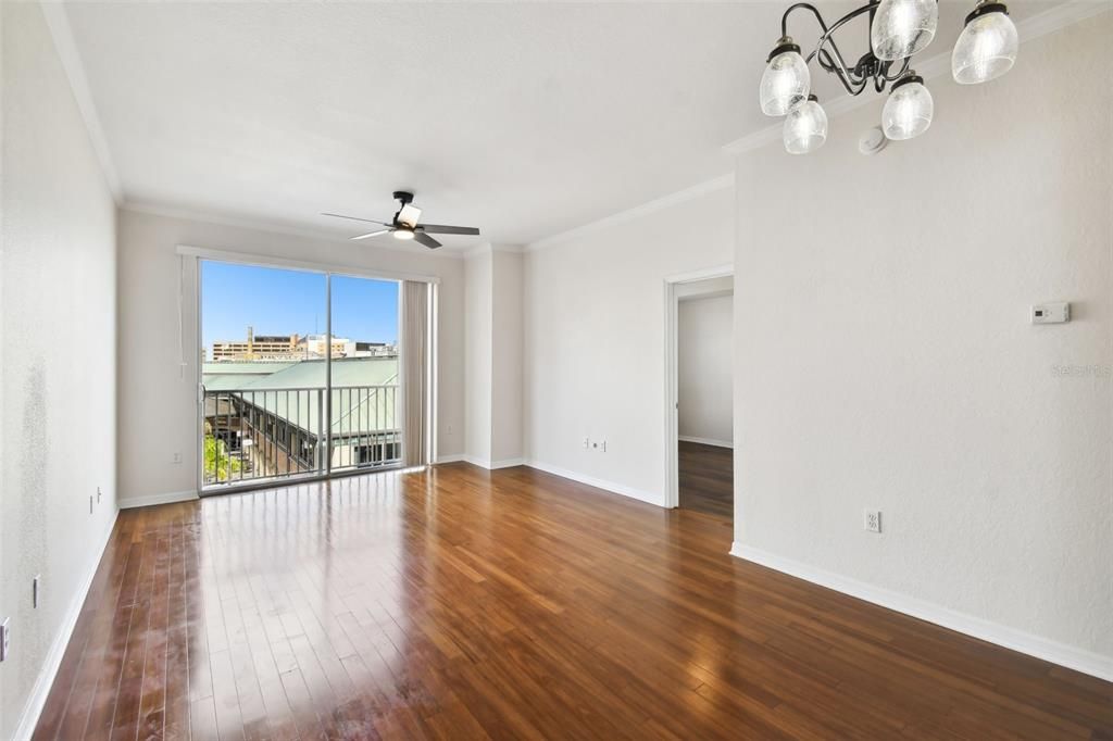 For Sale: $665,000 (2 beds, 2 baths, 1184 Square Feet)
