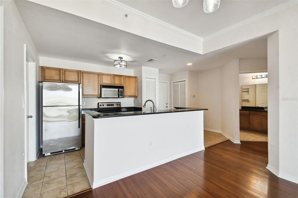 For Sale: $665,000 (2 beds, 2 baths, 1184 Square Feet)
