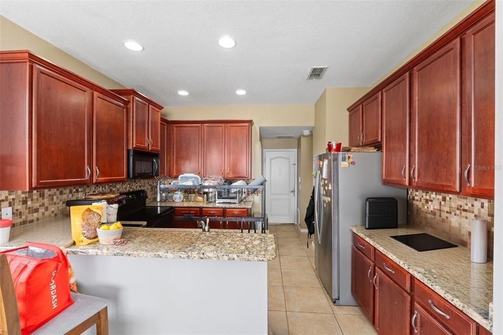 Active With Contract: $408,900 (4 beds, 2 baths, 2292 Square Feet)