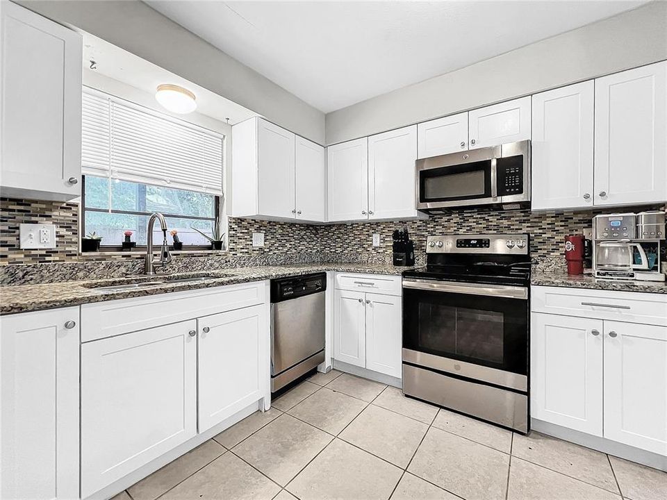 For Sale: $345,000 (3 beds, 2 baths, 1796 Square Feet)