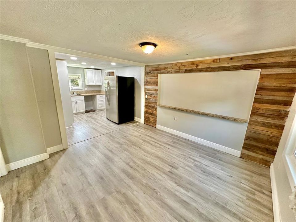 For Sale: $259,000 (3 beds, 1 baths, 864 Square Feet)