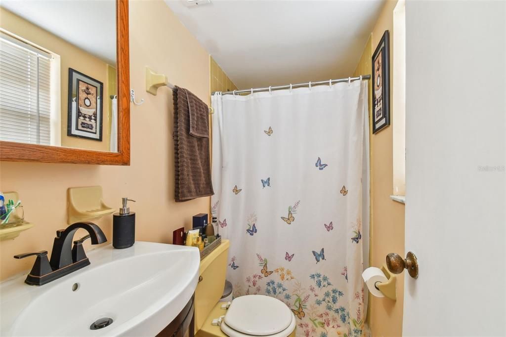 For Sale: $380,000 (3 beds, 2 baths, 1293 Square Feet)