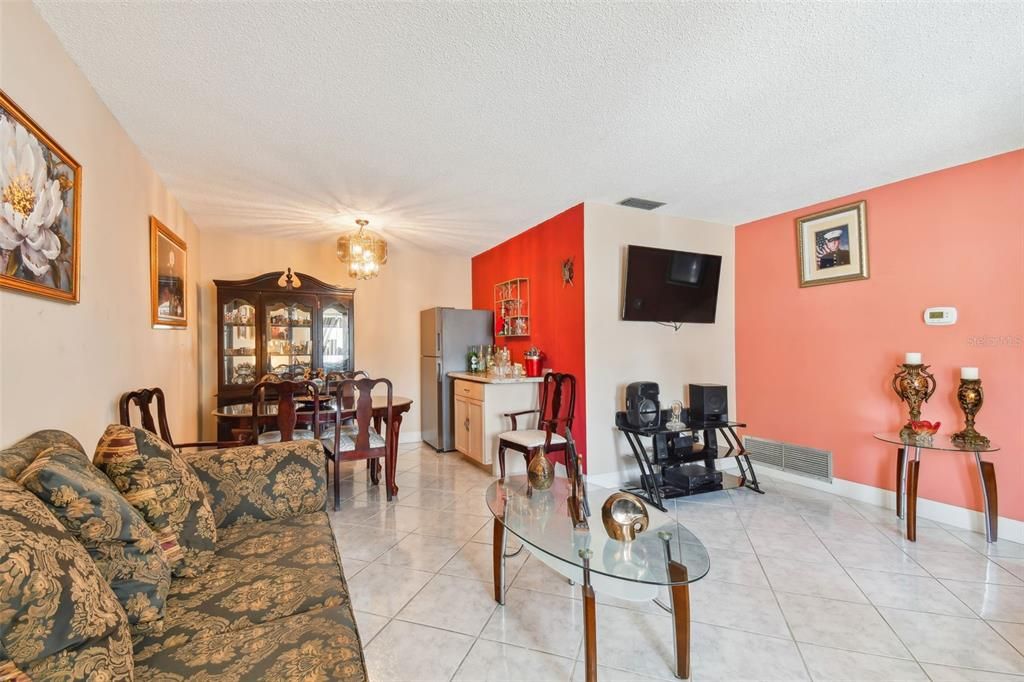 For Sale: $380,000 (3 beds, 2 baths, 1293 Square Feet)