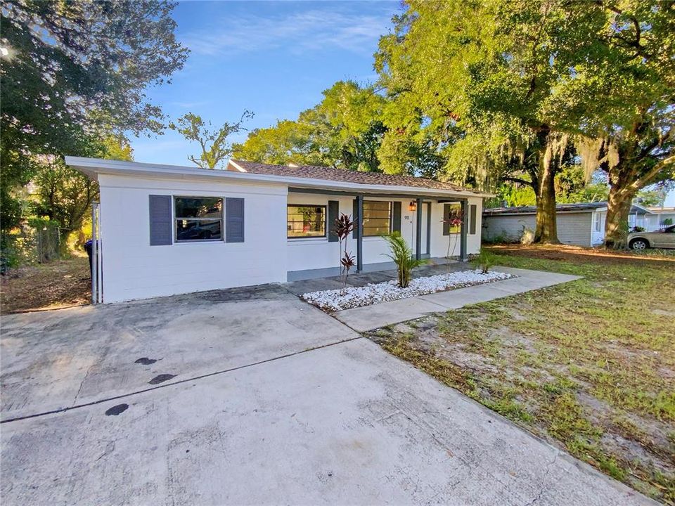 For Sale: $307,000 (4 beds, 2 baths, 1255 Square Feet)