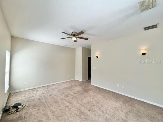 For Rent: $2,445 (4 beds, 2 baths, 1955 Square Feet)