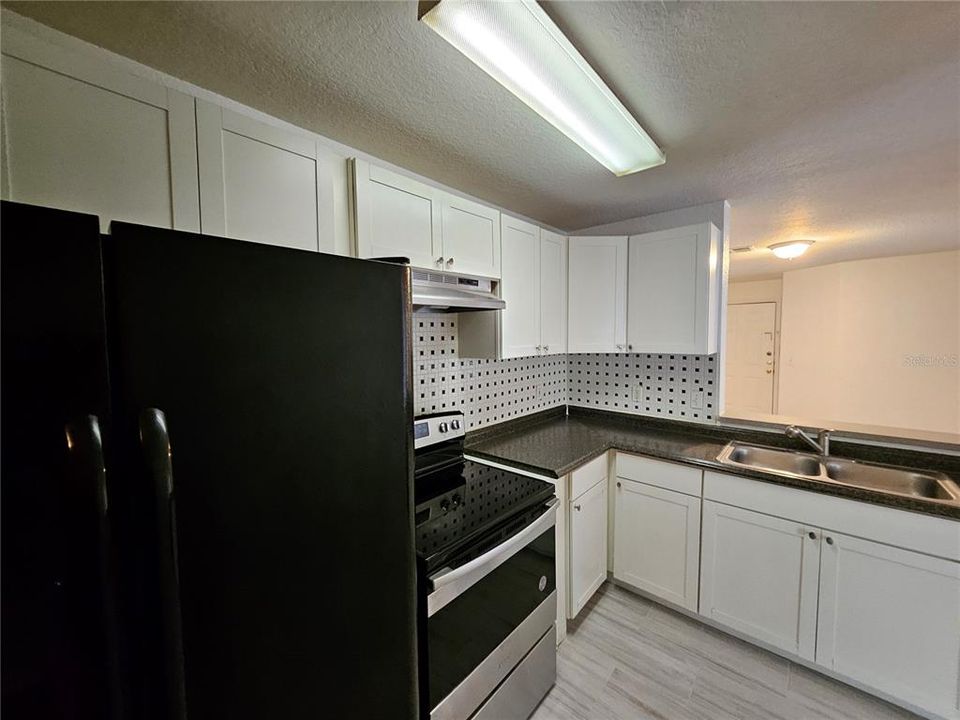 For Rent: $1,800 (2 beds, 2 baths, 1003 Square Feet)