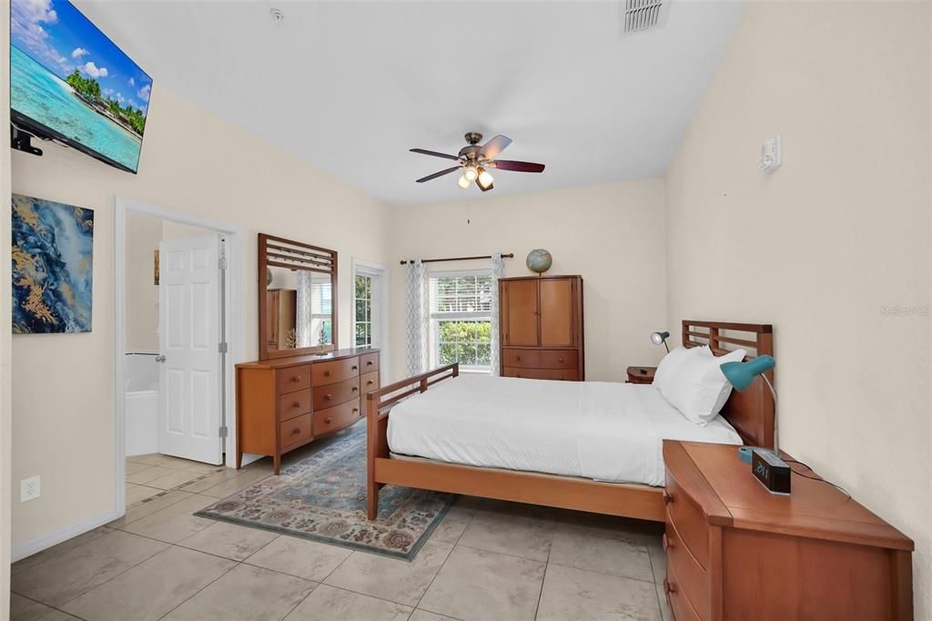 For Sale: $249,999 (2 beds, 2 baths, 1307 Square Feet)