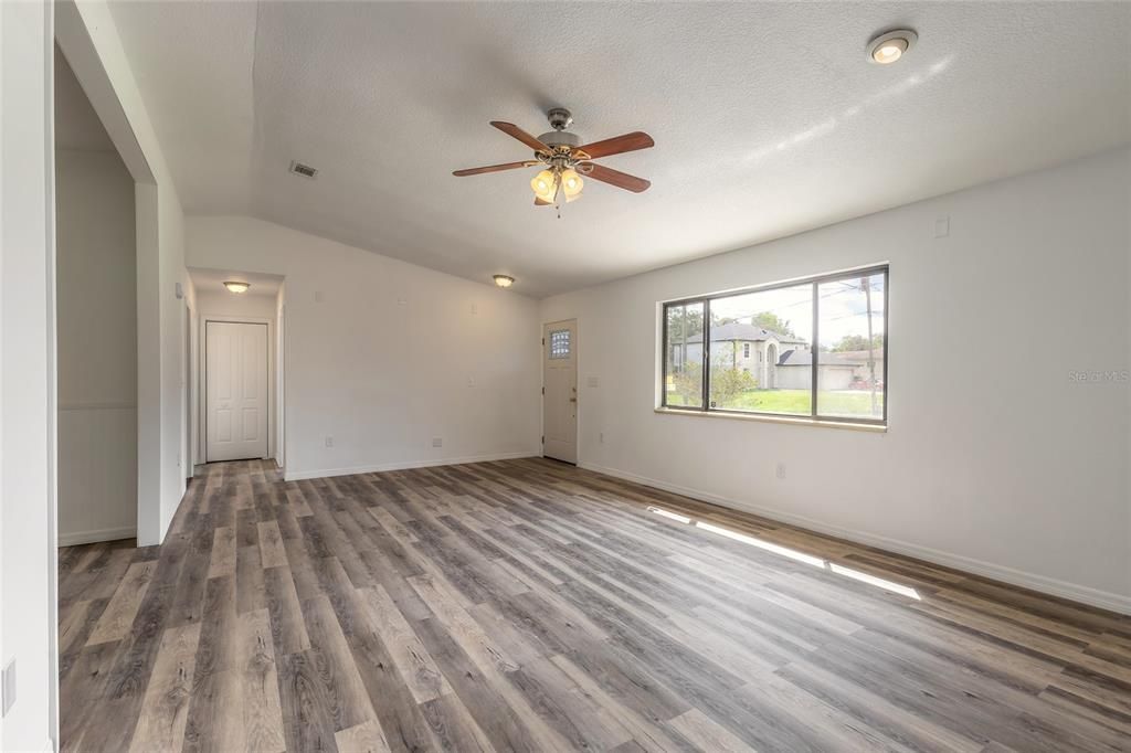 For Sale: $299,000 (3 beds, 2 baths, 1560 Square Feet)