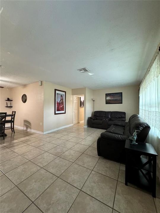 For Sale: $359,000 (4 beds, 1 baths, 1338 Square Feet)