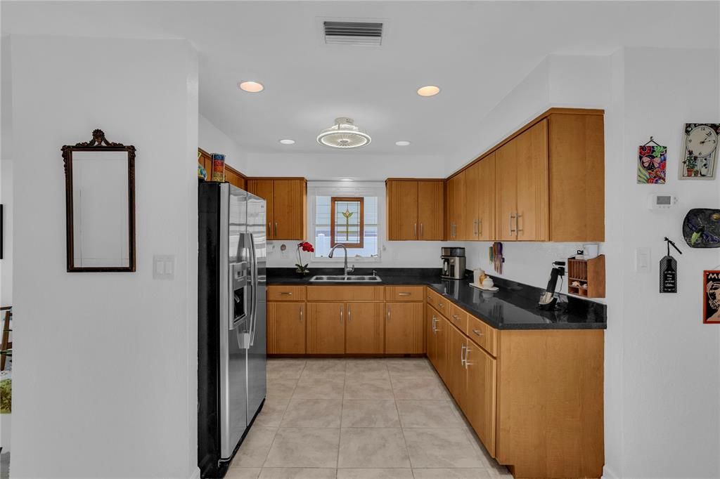 For Sale: $389,900 (2 beds, 2 baths, 1082 Square Feet)