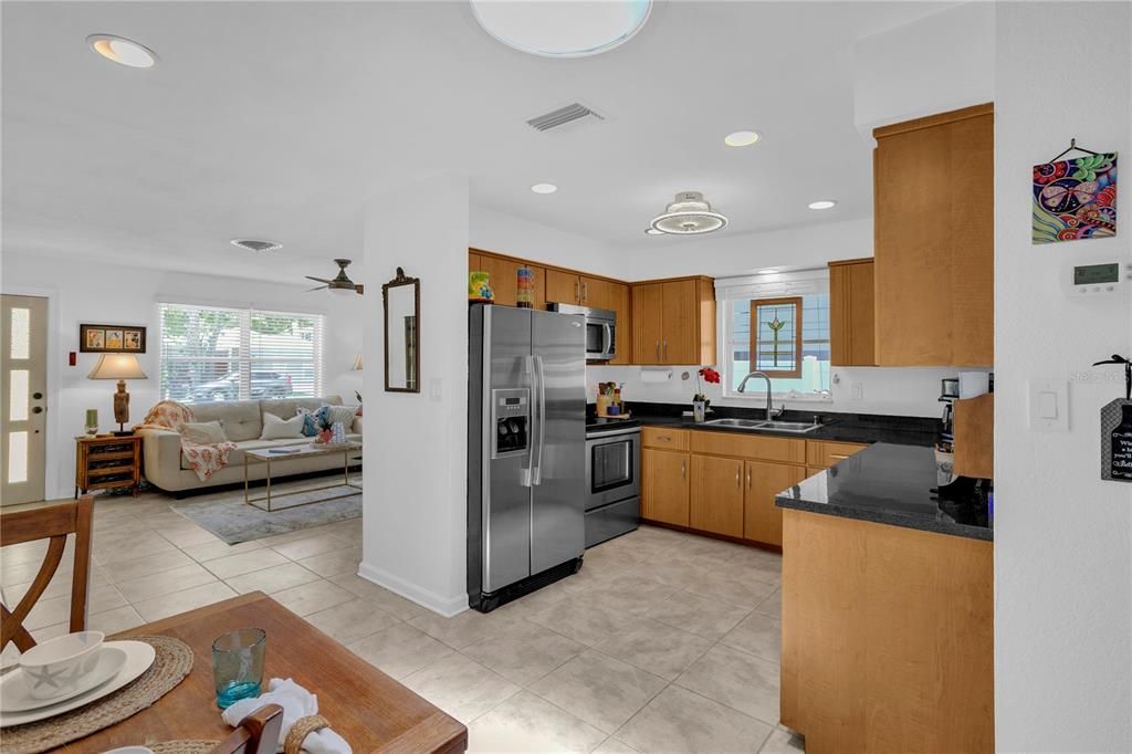 For Sale: $389,900 (2 beds, 2 baths, 1082 Square Feet)