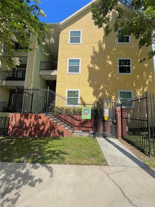 Recently Rented: $1,425 (1 beds, 1 baths, 672 Square Feet)