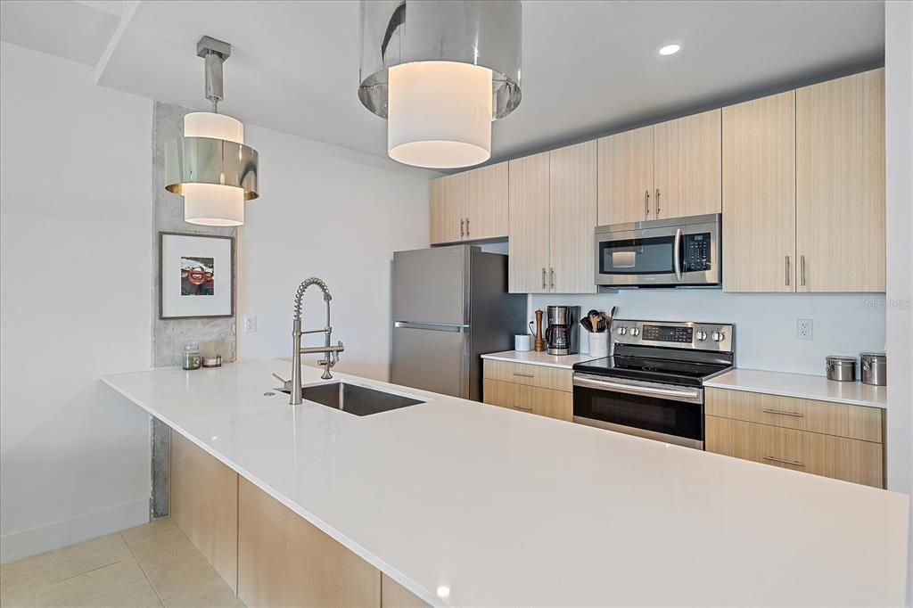 For Sale: $1,150,000 (2 beds, 2 baths, 1117 Square Feet)