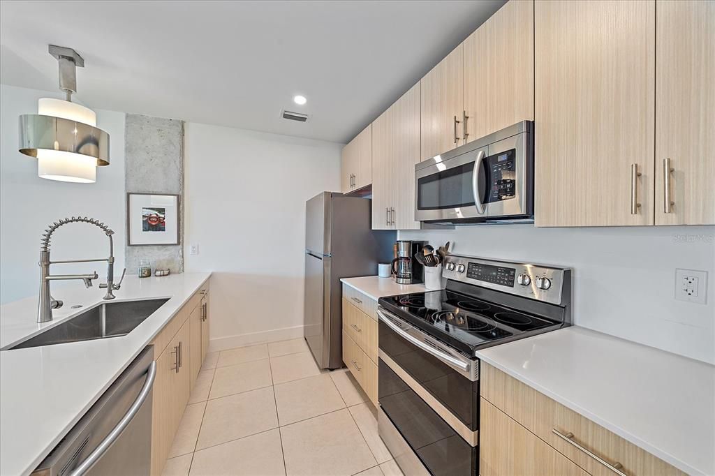 For Sale: $1,150,000 (2 beds, 2 baths, 1117 Square Feet)