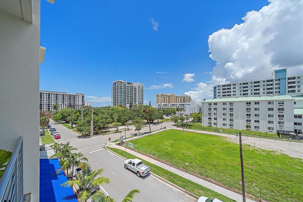 For Sale: $1,150,000 (2 beds, 2 baths, 1117 Square Feet)