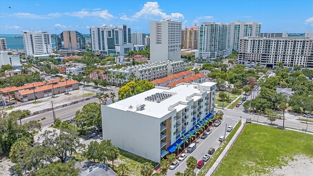 For Sale: $1,150,000 (2 beds, 2 baths, 1117 Square Feet)