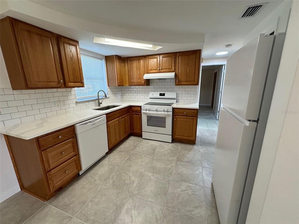 For Rent: $1,650 (2 beds, 2 baths, 864 Square Feet)