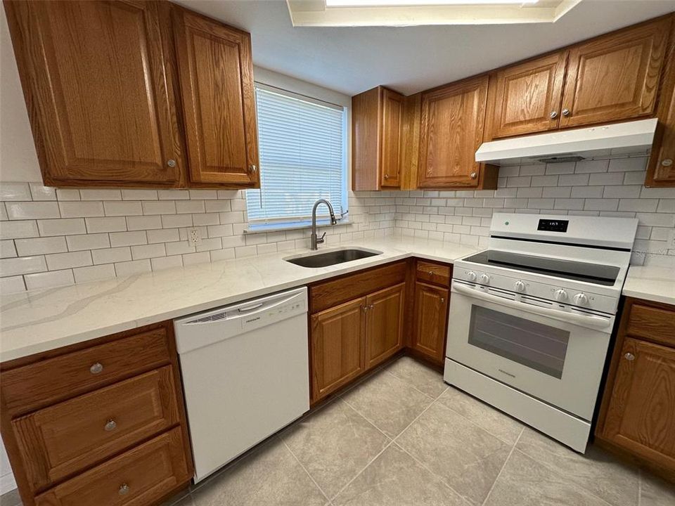 For Rent: $1,650 (2 beds, 2 baths, 864 Square Feet)